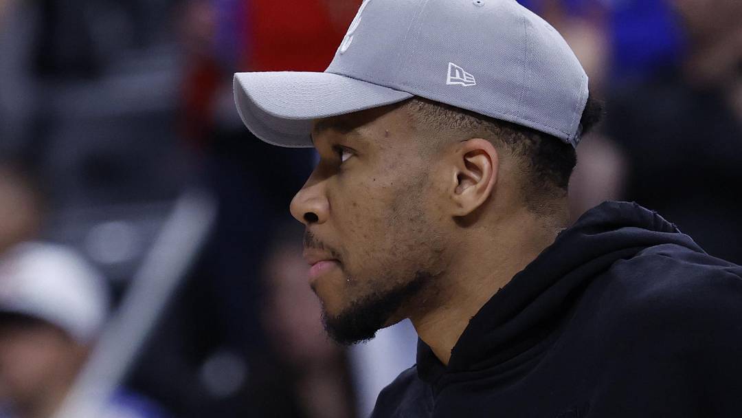 Milwaukee Bucks forward Giannis Antetokounmpo (34) looks on in the second half against the Detroit Pistons at Little Caesars Arena on April 08, 2026.