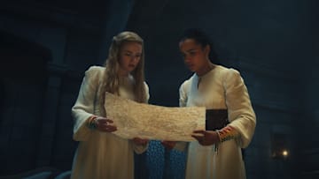 Ceara Coveney (Elayne Trakand), Zoë Robins (Nynaeve al’Meara) in The Wheel of Time season 3.