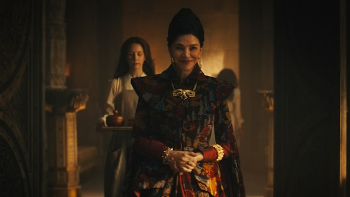 Shohreh Aghdashloo (Elaida do Avriny a’Roihan) in The Wheel of Time season 3. Image: Prime Video.