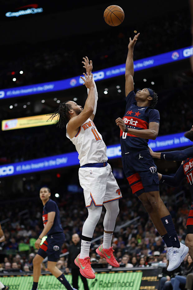 New York Knicks goalkeeper Jalen Brunson shoots the ball while the Wizards Bilal Coulibaly defends defend