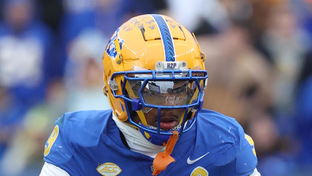 Pittsburgh Panthers linebacker Kyle Louis Pittsburgh Panthers linebacker Kyle Louis