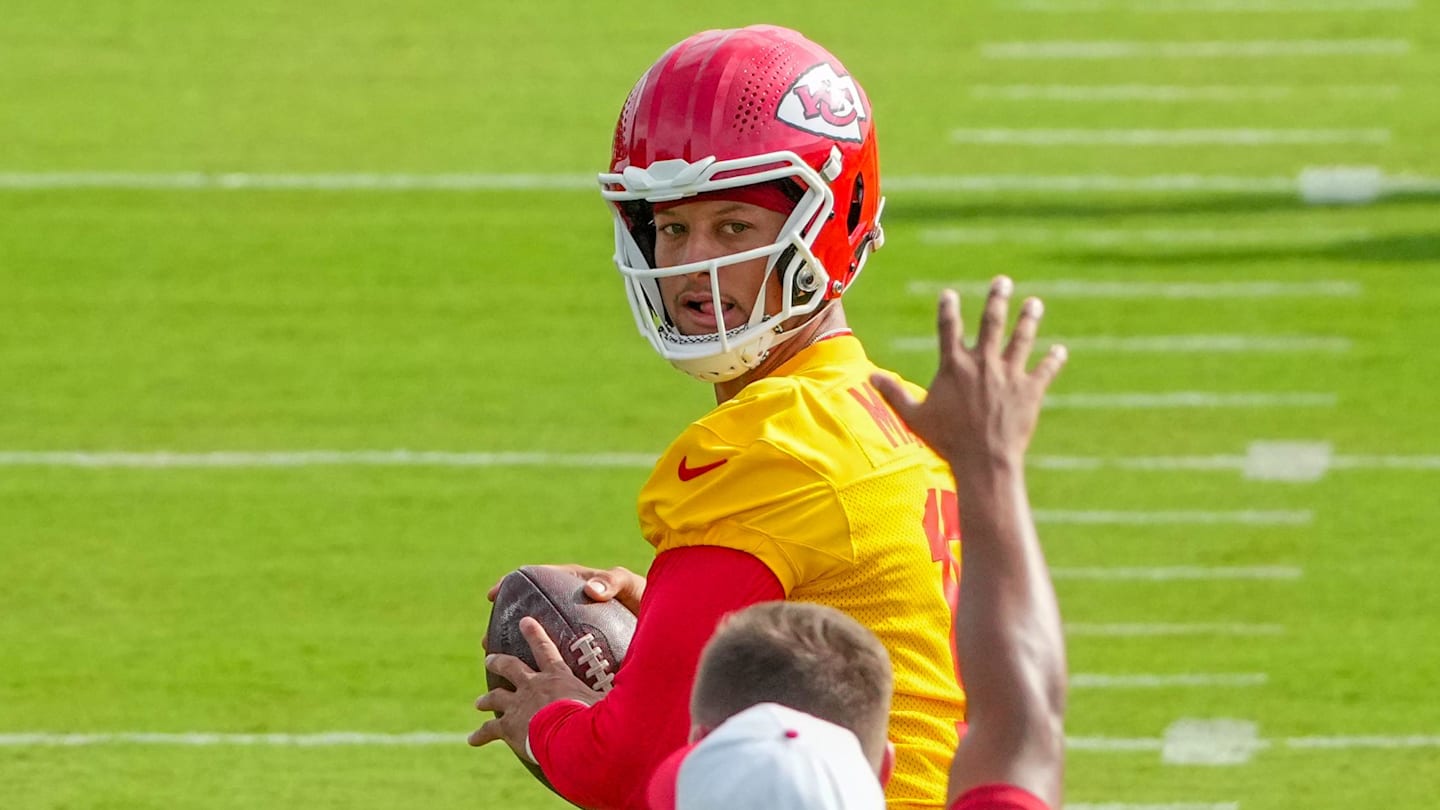 Travis Kelce Breaks Up Fight at Chiefs Training Camp