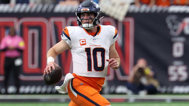 Denver Broncos quarterback Bo Nix (10) scrambles during the second half against the Houston Texans at NRG Stadium. 