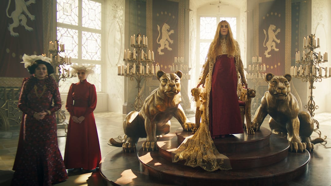 Olivia Williams (Queen Morgase Trakand) in The Wheel of Time season 3. Image: Prime Video.