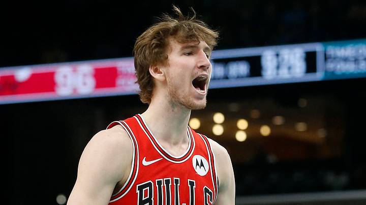 Chicago Bulls forward Matas Buzelis (14) celebrates
