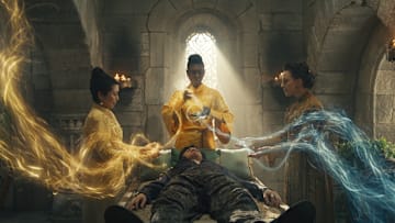 Dónal Finn (Matrim ‘Mat’ Cauthon) and Nyokabi Gethaiga (Ryma Sedai) in The Wheel of Time season 3.