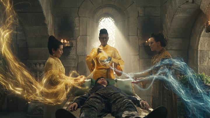 Dónal Finn (Matrim ‘Mat’ Cauthon) and Nyokabi Gethaiga (Ryma Sedai) in The Wheel of Time season 3.