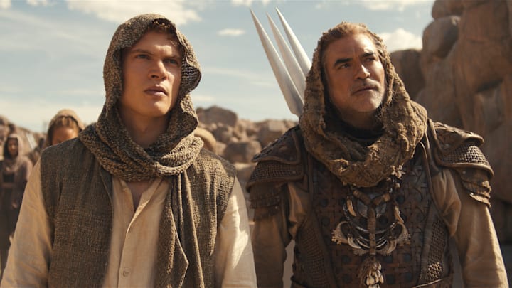 Josha Stradowski (Rand) and Björn Landberg (Rhuarc) in The Wheel of Time season 3.