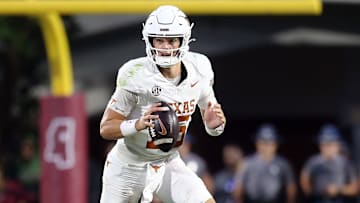Texas Longhorns quarterback Arch Manning (16)