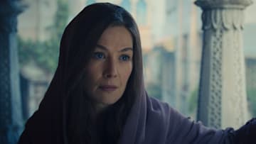 Rosamund Pike (Moiraine Damodred) in The Wheel of Time season 3 