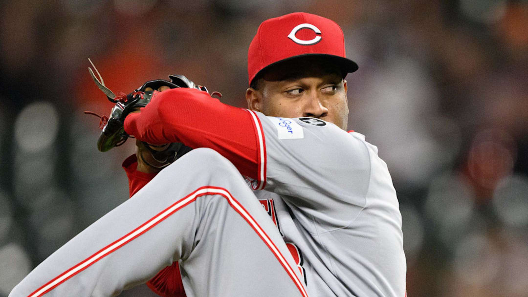 Cincinnati Reds pitcher Alexis Diaz (43) throws Cincinnati Reds pitcher Alexis Diaz (43) throws