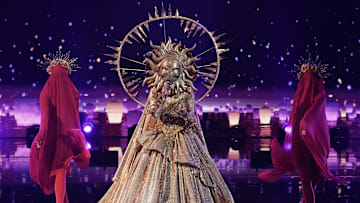 THE MASKED SINGER: Sun in the ÒThe Group A Play Offs - Famous Masked WordsÓ episode of THE MASKED SINGER airing Wednesday, Oct. 7 (8:00-9:00 PM ET/PT) on FOX. © 2020 FOX MEDIA LLC. CR: Michael Becker/FOX.