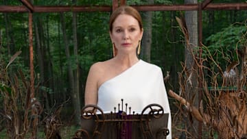 Sirens. Julianne Moore in episode 102 of Sirens