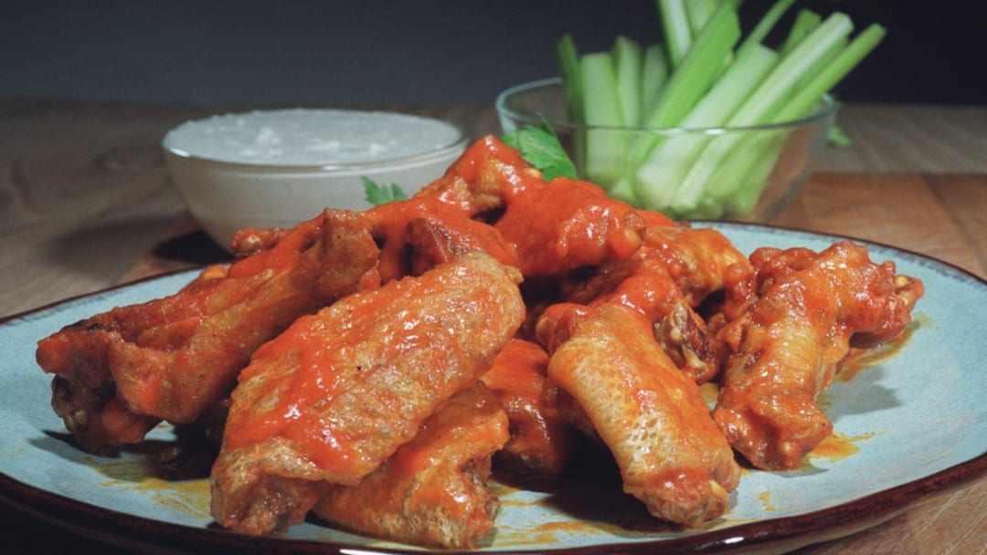 Buffalo-style Chicken Wings for Super Bowl.

Wings 011503 Superbowl3 Eh