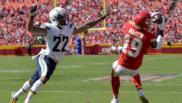 Sep 11, 2016; Kansas City, MO, USA; Kansas City Chiefs wide receiver Jeremy Maclin (19) catches a touchdown against the San Diego Chargers.