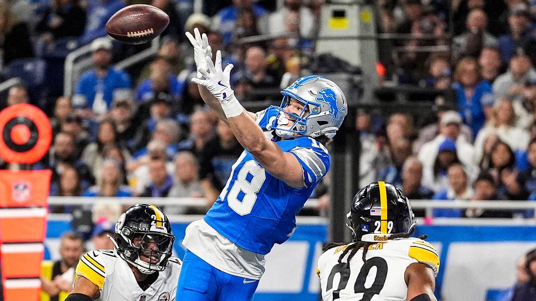 Detroit Lions wide receiver Isaac TeSlaa makes a catch for a touchdown against the Pittsburgh Steelers