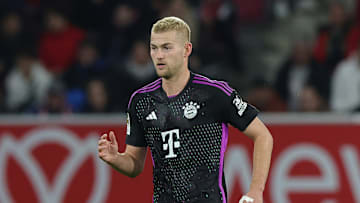 Mattijs de Ligt est sorti touché au genou en première période