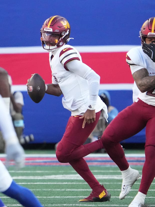 Washington Commanders quarterback Jayden Daniels (5).