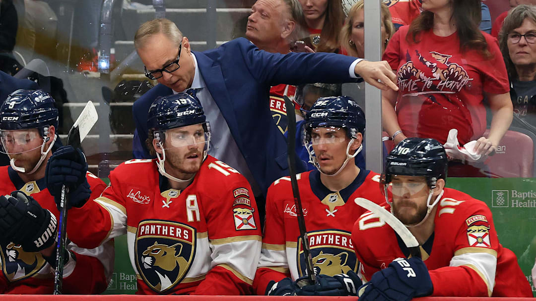 Florida Panthers head coach Paul Maurice talks with left wing Matthew Tkachuk (19)