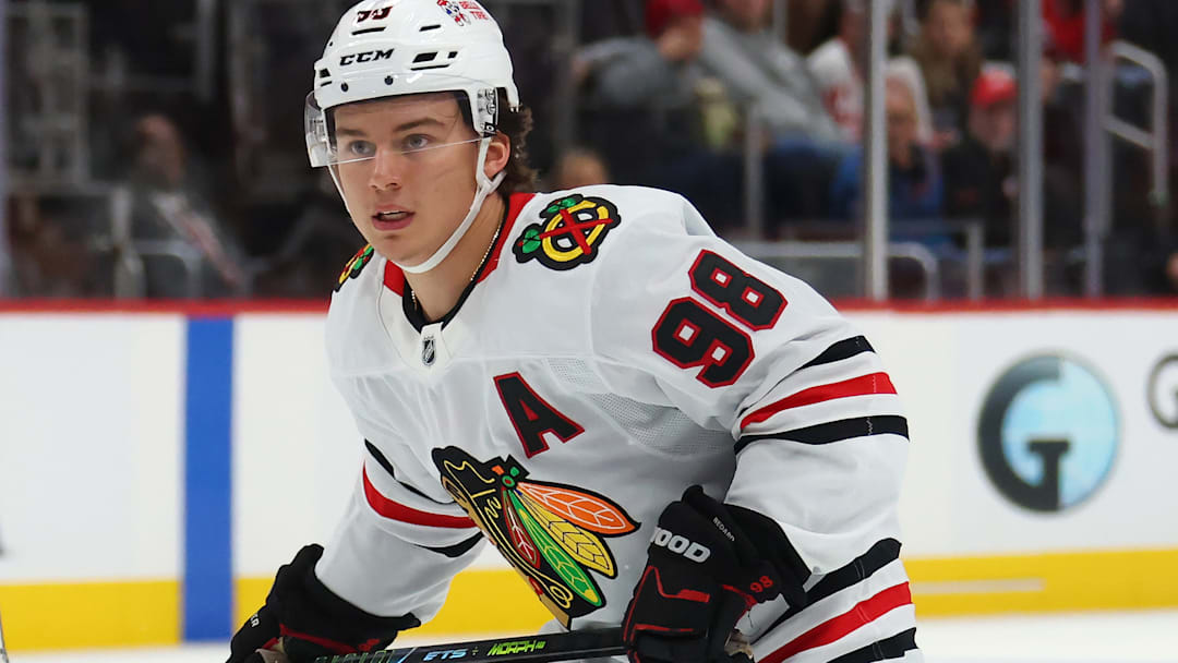 Chicago Blackhawks v Detroit Red Wings