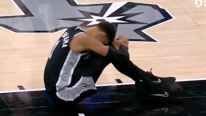 Victor Wembanyama hyperextended his knee against the Knicks.