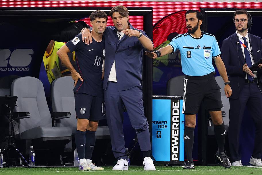 Christian Pulisic and Mauricio Pochettino of USMNT