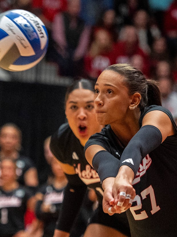 Nebraska's Harper Murray passes the ball as Teraya Sigler watches against Indiana. 