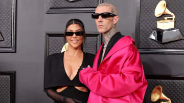 Travis Barker está enamorado de Kourtney Kardashian con quien tiene una relación amorosa desde fines de 2020