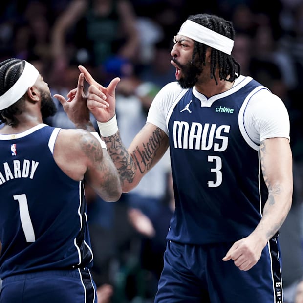 LeBron James sends message to Anthony Davis after game-winner in  Mavericks-Hawks