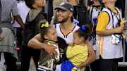 Stephen Curry y sus hijas Riley y Ryan