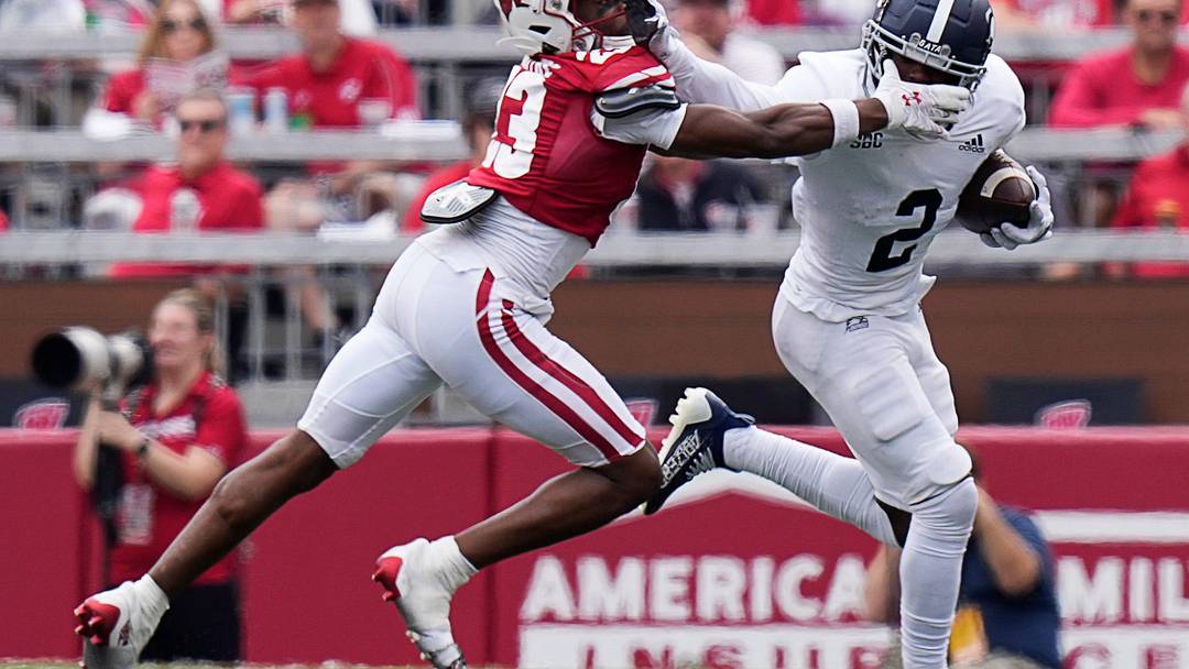 Former Wisconsin safety Kamo'i Latu.