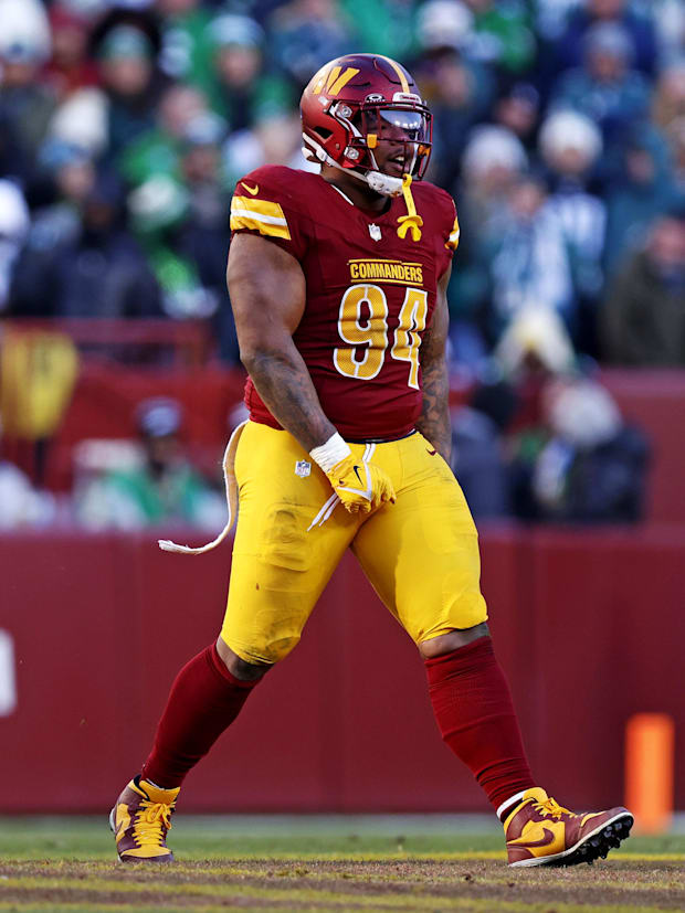 Washington Commanders defensive tackle Daron Payne (94)