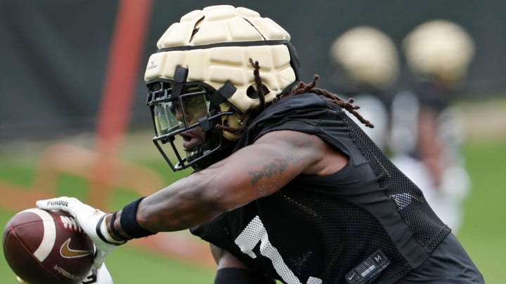 Purdue Boilermakers wide receiver Jahmal Edrine (7) catches a pass 