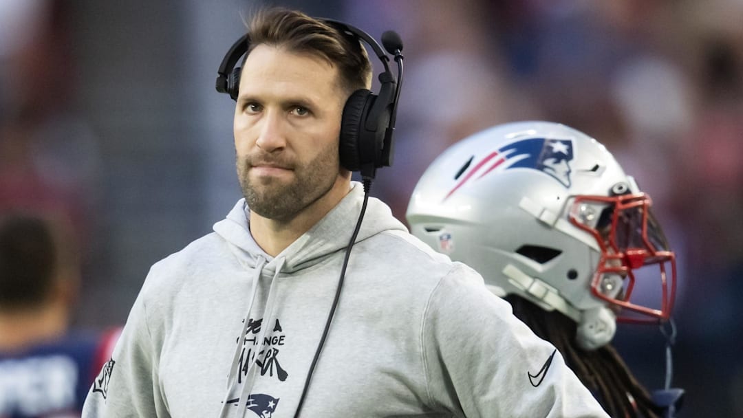 Dec 15, 2024; Glendale, Arizona, USA; New England Patriots special teams coordinator Jeremy Springer against the Arizona Cardinals at State Farm Stadium. Dec 15, 2024; Glendale, Arizona, USA; New England Patriots special teams coordinator Jeremy Springer against the Arizona Cardinals at State Farm Stadium.