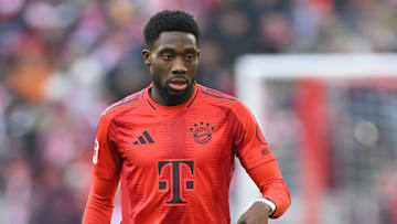 Alphonso Davies a prolongé son contrat avec le Bayern Munich.