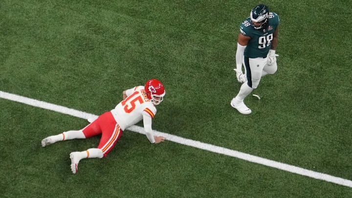 Philadelphia Eagles defensive tackle Jalen Carter (98) looks back at Kansas City Chiefs quarterback Patrick Mahomes (15) after an incomplete pass in the first quarter during Super Bowl LIX at Caesars Superdome.