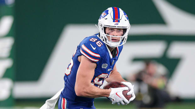 Sep 11, 2023; East Rutherford, New Jersey, USA; Buffalo Bills tight end Dalton Kincaid (86) makes a catch during the second half against the New York Jets at MetLife Stadium. Mandatory Credit: Vincent Carchietta-USA TODAY Sports