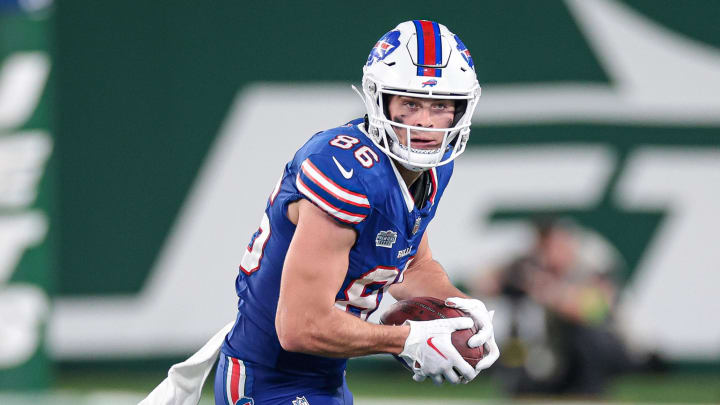 Sep 11, 2023; East Rutherford, New Jersey, USA; Buffalo Bills tight end Dalton Kincaid (86) makes a catch during the second half against the New York Jets at MetLife Stadium. Mandatory Credit: Vincent Carchietta-USA TODAY Sports