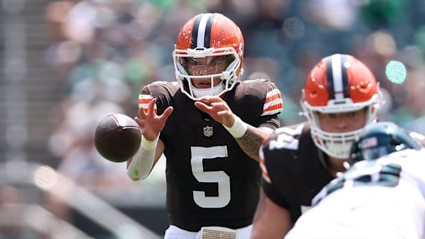 Dillon Gabriel takes a snap in the preseason.