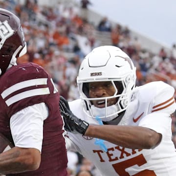 Mississippi State wide receiver Brenen Thompson (0) catches the ball for a touchdown over Texas defensive back Malik Muhammad (5) during the second quarter at Davis Wade Stadium at Scott Field.