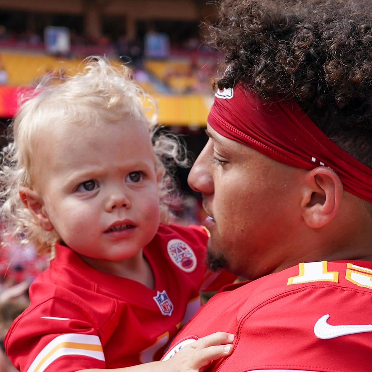 Brittany Mahomes shows off Patrick in awesome dad moment with kids Bronze,  Sterling