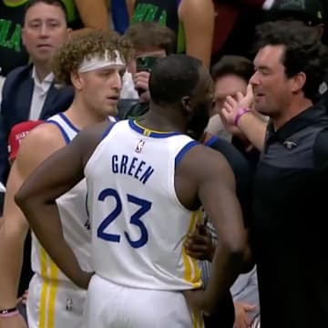 Draymond Green spoke with a fan during the Warriors game against the Pelicans. 