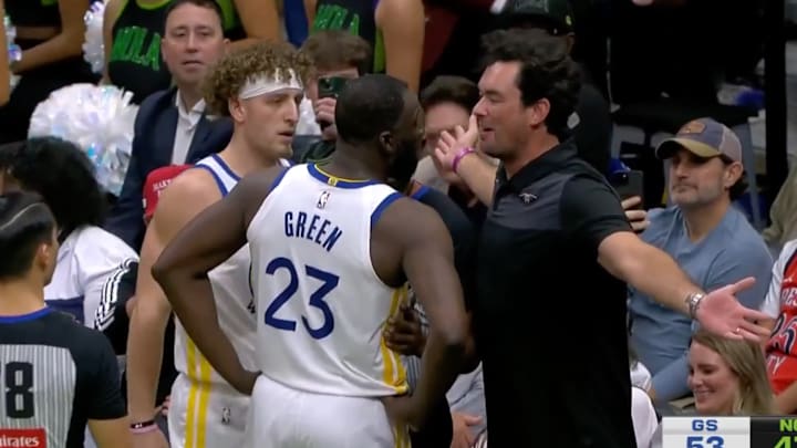 Draymond Green spoke with a fan during the Warriors game against the Pelicans. 