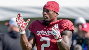 Oklahoma running back Jovantae Barnes