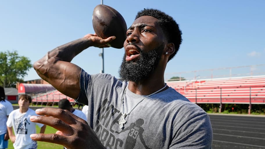Nate Hobbs will be out for the remainder of the offseason. | Michael Clevenger/Courier Journal / USA TODAY NETWORK
