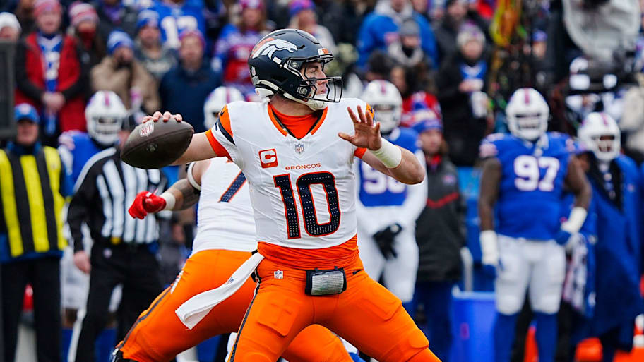 Bo Nix throws a pass for the Broncos
