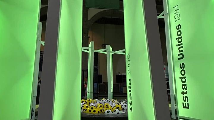 El Museo Interactivo de Economía alberga la exposición Pasa el Balón.