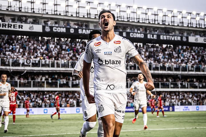 João Basso, autor de gols do Santos contra o Vila Nov