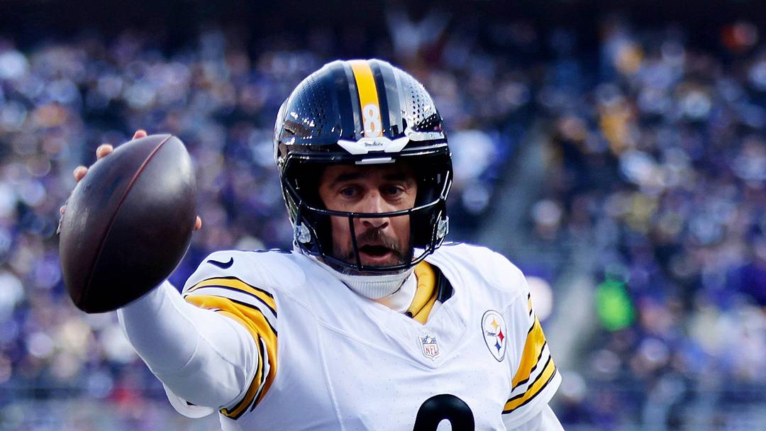 Pittsburgh Steelers quarterback Aaron Rodgers