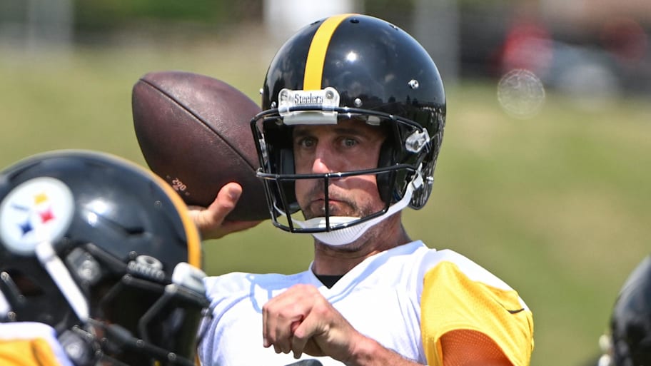 Steelers quarterback Aaron Rodgers recently built his "perfect" receiver by using elements from five legendary receivers. | Barry Reeger-Imagn Images